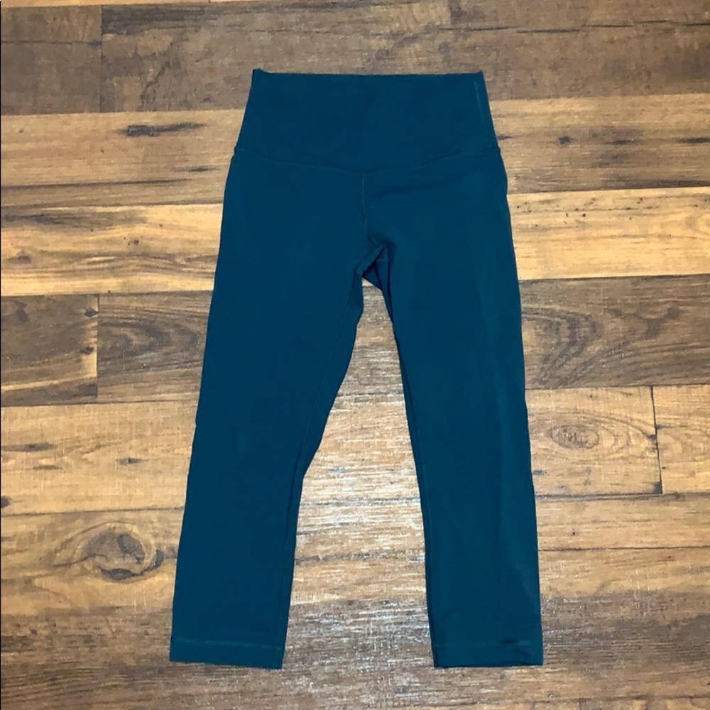 Wunder Under lululemon leggings. Size 6